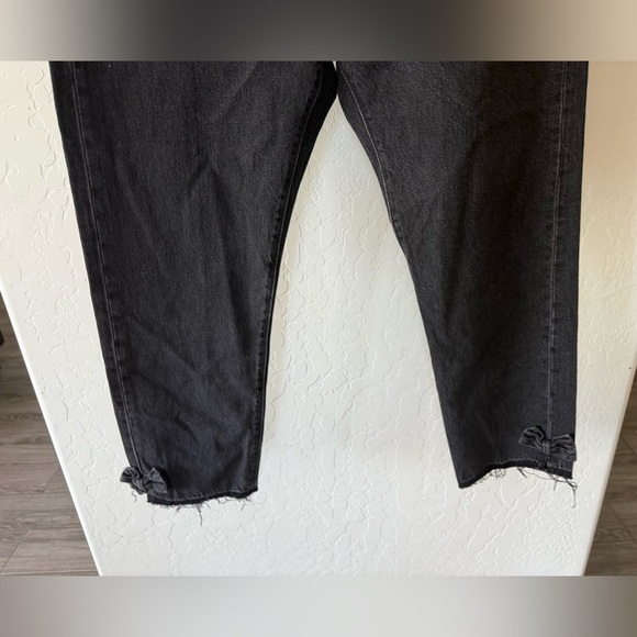 Levi’s|Black gray wash women’s straight leg jeans,raw hem & bow details•••NWT - Picture 3 of 15
